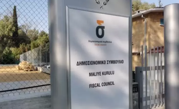 Περσιάνης: Η κυπριακή οικονομία πάει καλά, αλλά οι κίνδυνοι βρίσκονται μπροστά