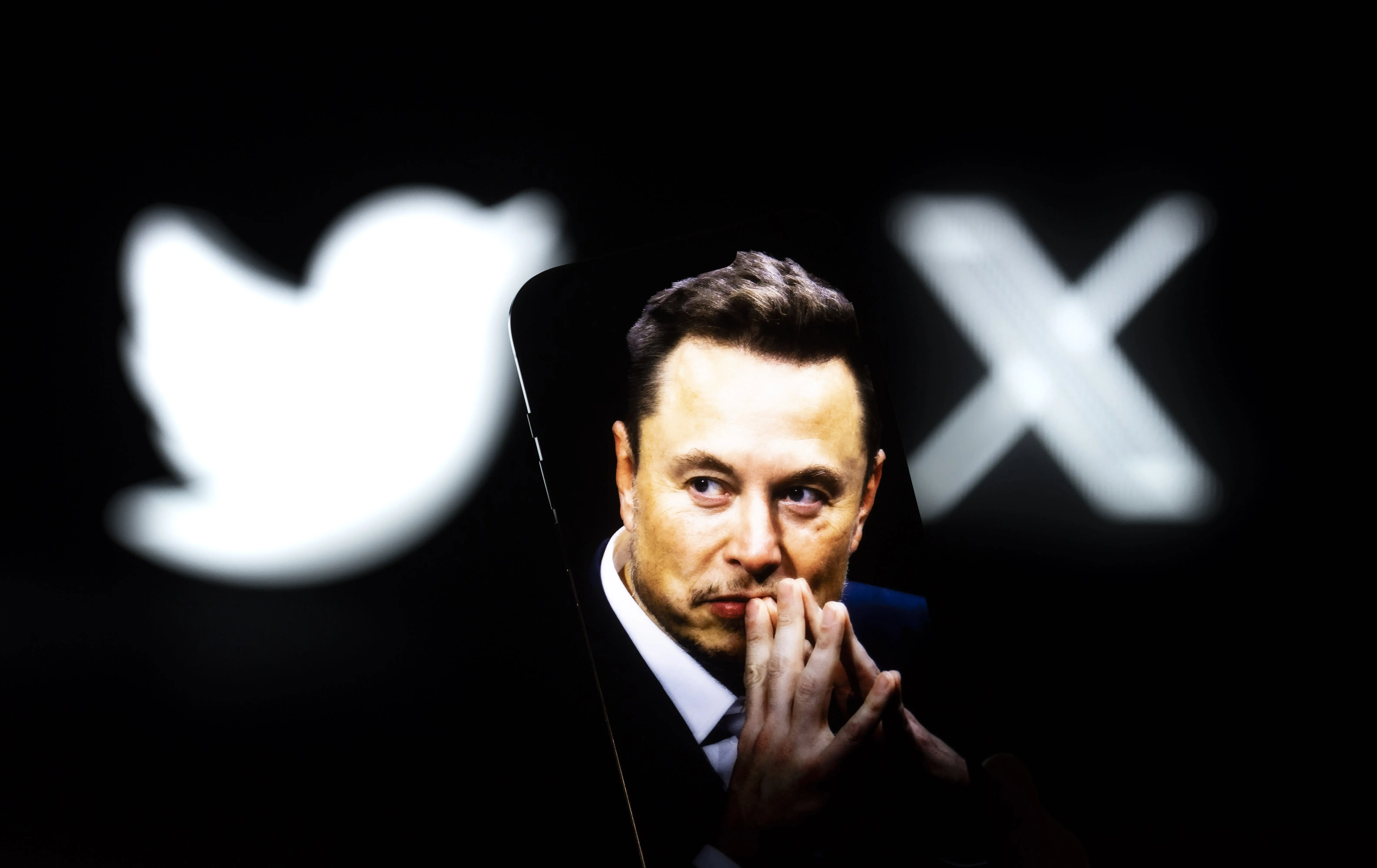 Έλον Μασκ: Ολοκληρώθηκε η μετατροπή του Twitter σε X