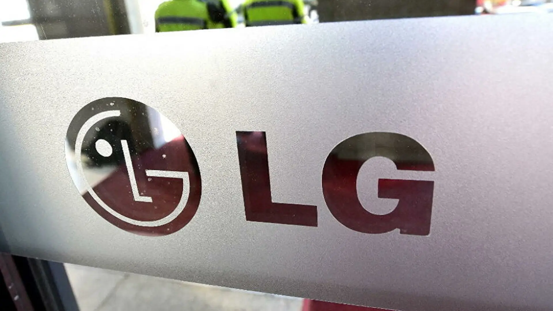 Τέλος τα κινητά τηλέφωνα για την LG