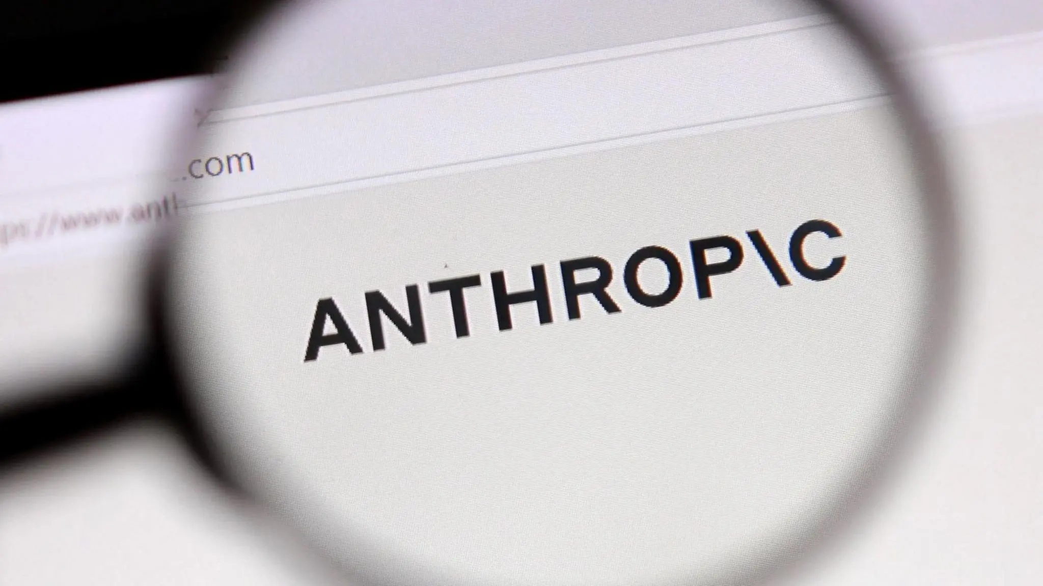 Anthropic: Απέτρεψε ανάπτυξη βιολογικών όπλων με τη χρήση τεχνητής νοημοσύνης