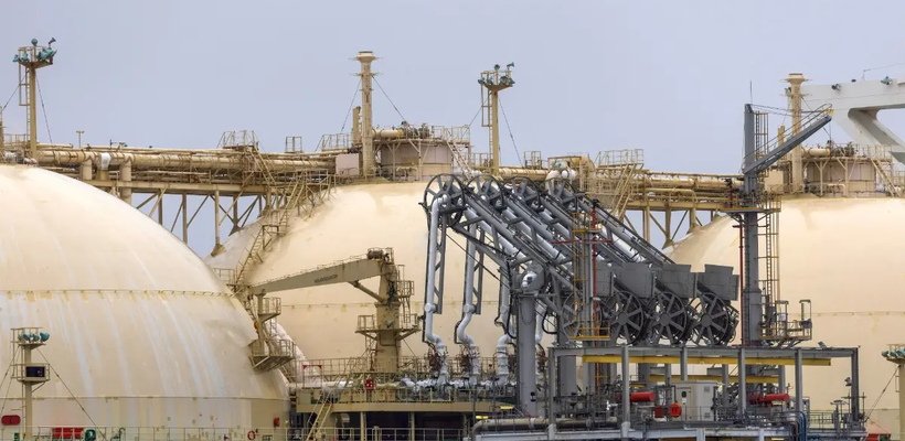 Το Κατάρ απειλεί να βάλει φωτιά στην τιμή του LNG – Σε εξέλιξη η μεγαλύτερη διακοπή εξαγωγών του καυσίμου από το 2008