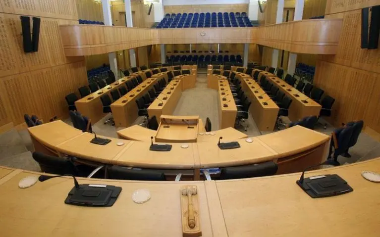 Δημοσιεύτηκαν οι Εκθέσεις για τα οικονομικά των κομμάτων
