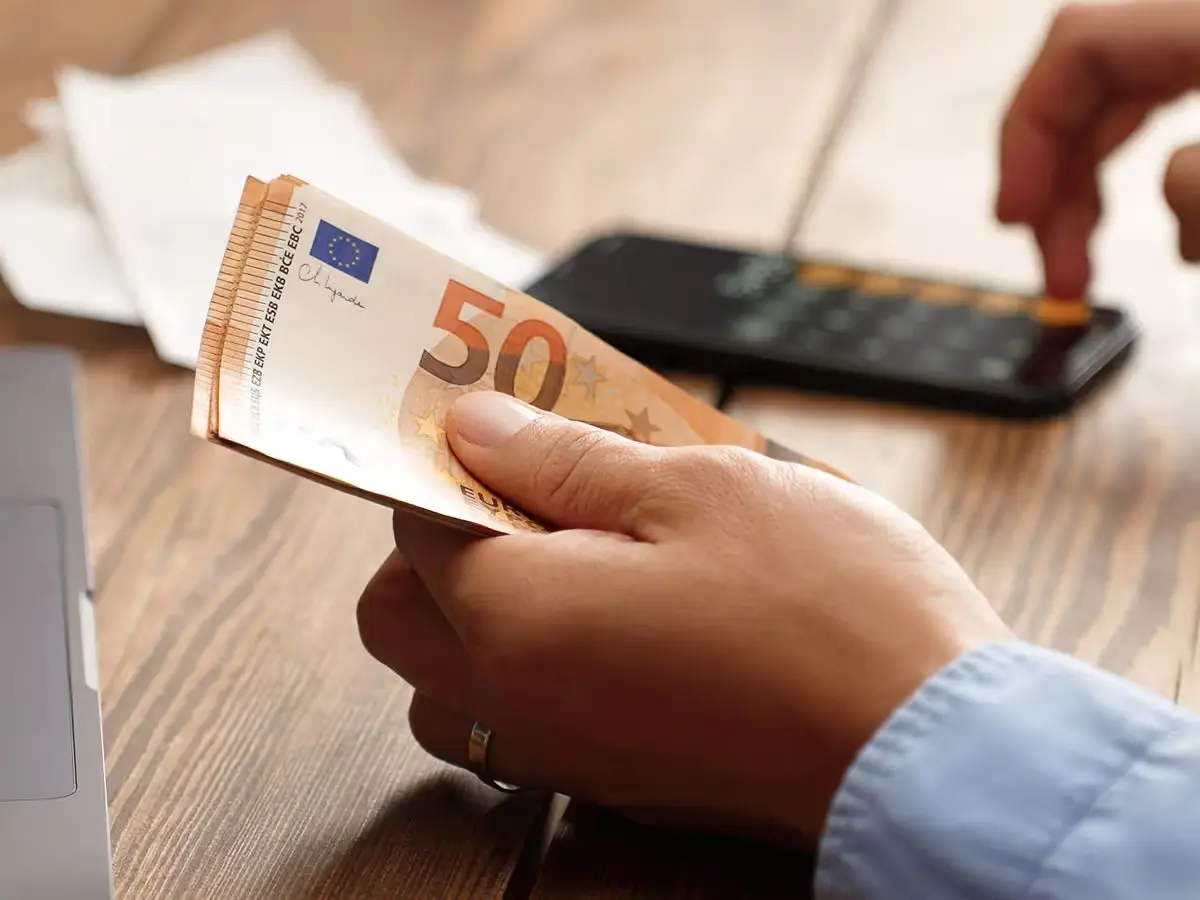 Σήμα ΕΤΥΚ για επέκταση τετραήμερης εργασίας  – Θετικό προηγούμενο η συμφωνία με Societe Generale