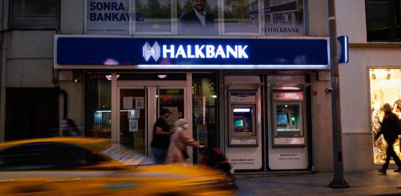 Η Halkbank κερδίζει τη μάχη στις ΗΠΑ και ανεβαίνει στα χρηματιστήρια