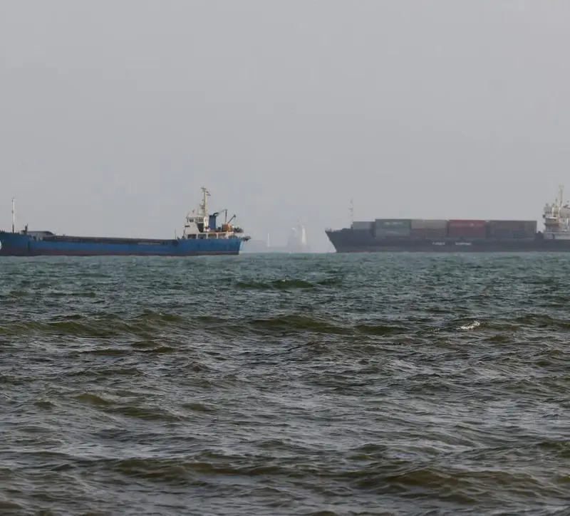 Ορμούζ: Από 140 διελεύσεις την ημέρα, μόλις έξι τη Δευτέρα