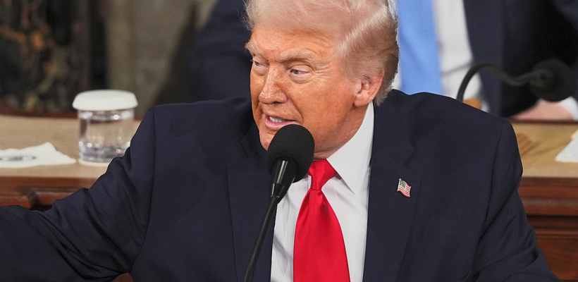 Τραμπ: Οι ΗΠΑ κερδίζουν πολλά χρήματα όταν ανεβαίνουν οι τιμές του πετρελαίου