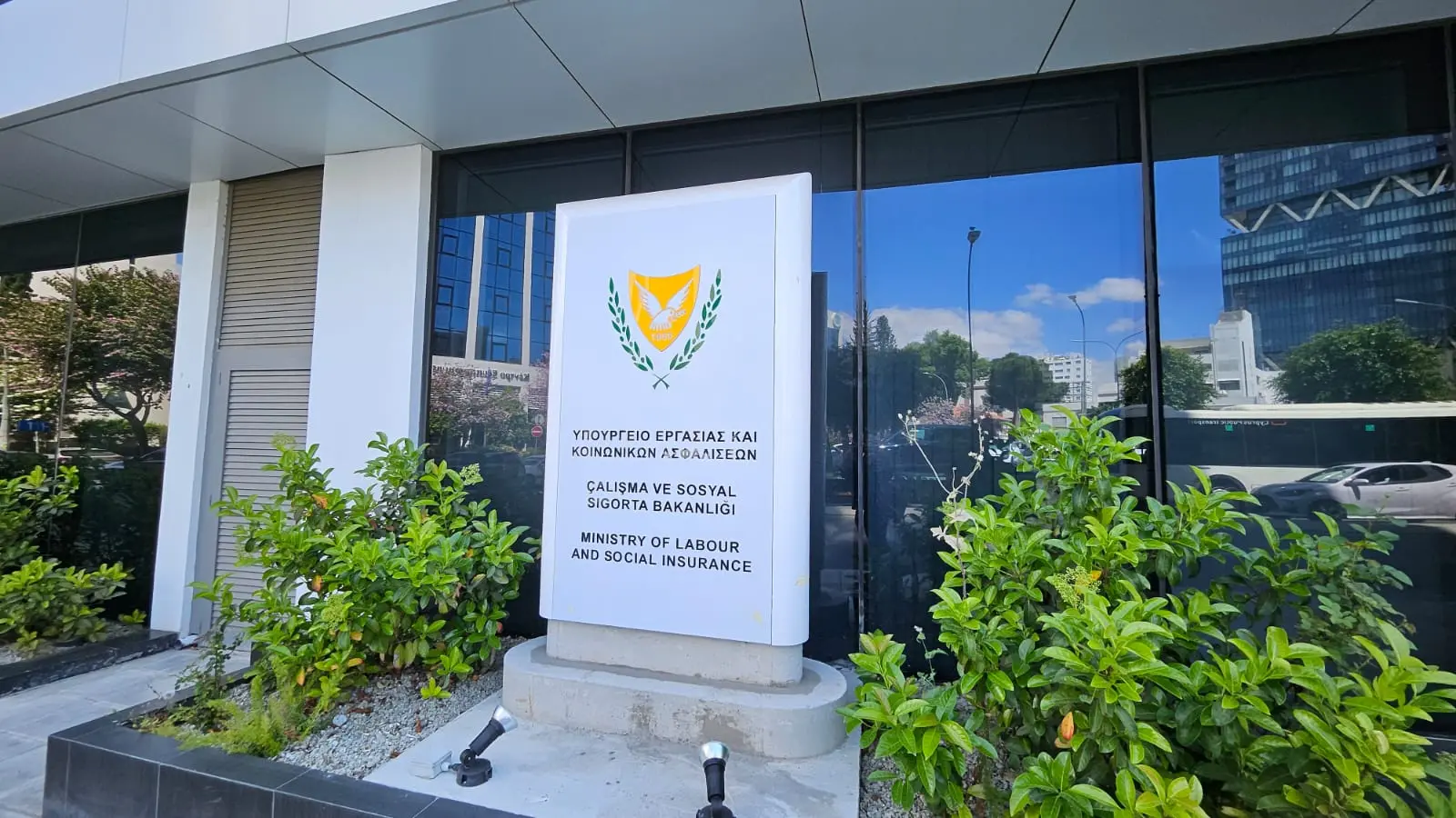 Σήμερα οι διευκρινίσεις για τις συντάξεις - Απαντήσεις σε ΣΕΚ και ΚΕΒΕ από τον Υπουργό Εργασίας