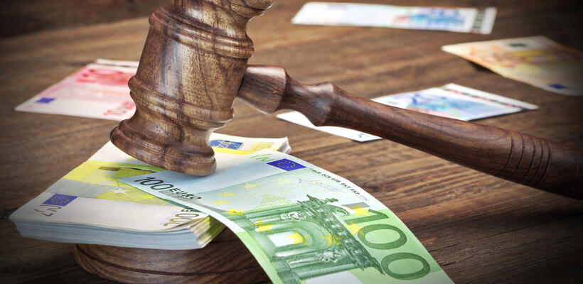 «Καμπάνα» €360,000 σε επενδυτική εταιρεία για σωρεία παραβιάσεων από ΕΚΚ