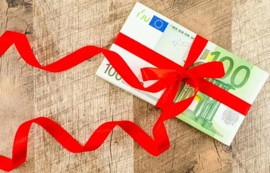 Στις 19 Δεκεμβρίου ο 12ος μισθός και στις 29 ο 13ος για δημοσίους υπαλλήλους