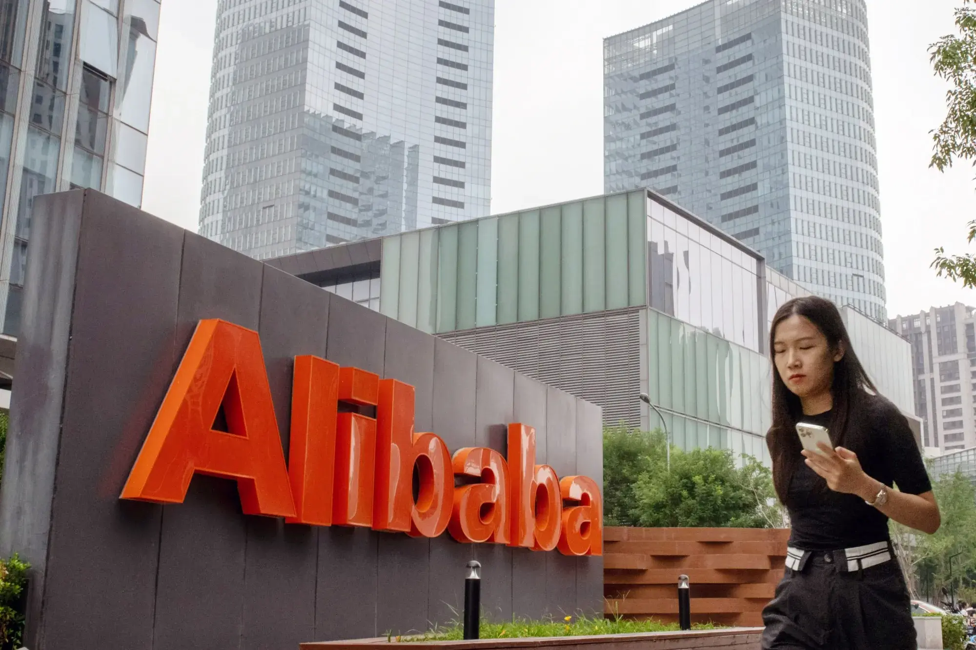 Alibaba: Απογοήτευσαν τα έσοδα παρά το μεγάλο στοίχημα στην τεχνητή νοημοσύνη