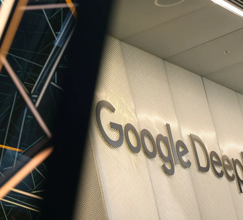 Η Google ετοιμάζει «αντεπίθεση» στη μάχη της AI