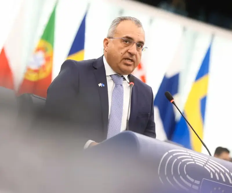 Υπάρχουν ευρωπαϊκά εργαλεία στήριξης του κυπριακού τουρισμού – Τι απάντησε η ΕΕ στον Μ. Χατζηπαντέλα