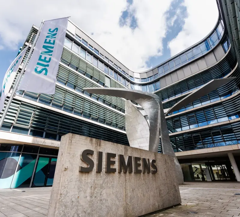 Siemens: Επαναγορά μετοχών 6 δισ. ευρώ παρά τον πόλεμο, τους δασμούς και τον πληθωρισμό