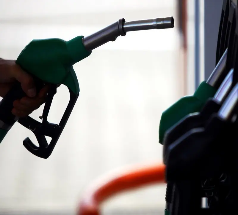 Έξι σεντ πάνω το πετρέλαιο και 4,5 η βενζίνη– Άρχισε δεύτερο κύμα αυξήσεων