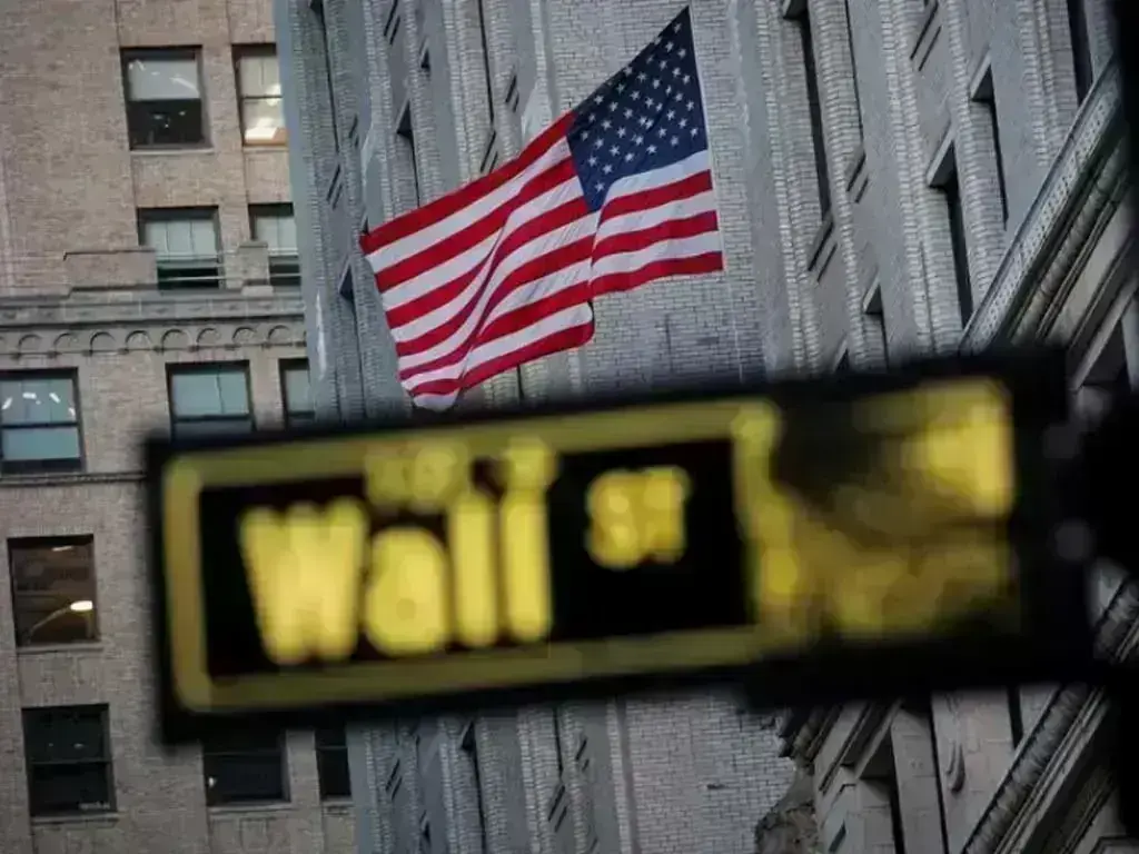 Wall Street: Το άλμα στον πληθωρισμό χονδρικής πιέζει τον Dow – Στο πράσινο ο Nasdaq χάρη στις μετοχές των μικροτσίπ