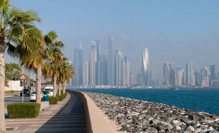 Ντουμπάι: Πώς ο πόλεμος στο Ιράν φέρνει εκπτώσεις στις υπηρεσίες και μειώνει τις τιμές