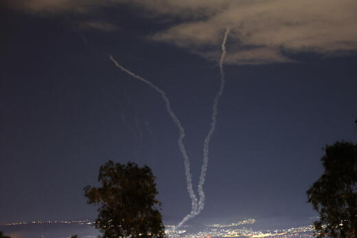 Βρετανία: Το Ιράν εκτόξευσε πυραύλους προς την κατεύθυνση της Κύπρου  - Διαψεύδει ο ΥΠΑΜ