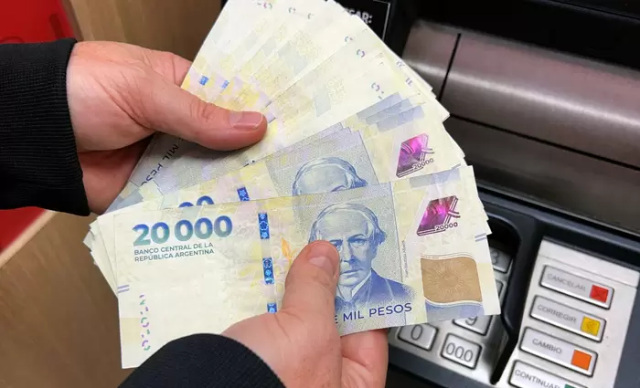 Το ισχυρό πέσο του Μιλέι γίνεται σύμμαχος των λαθρεμπόρων