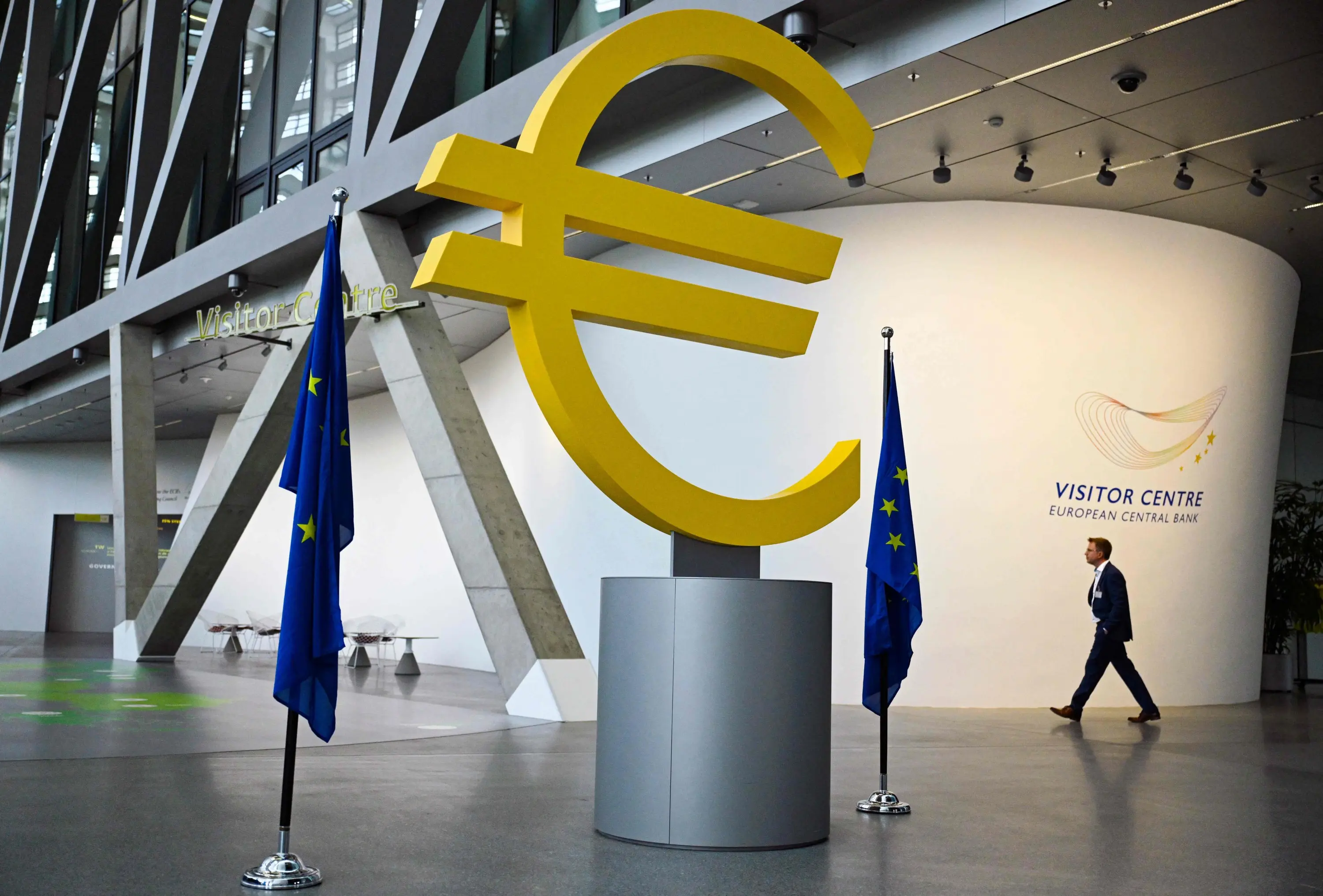Ανατροπή με τα επιτόκια – Το δίλημμα της ΕΚΤ