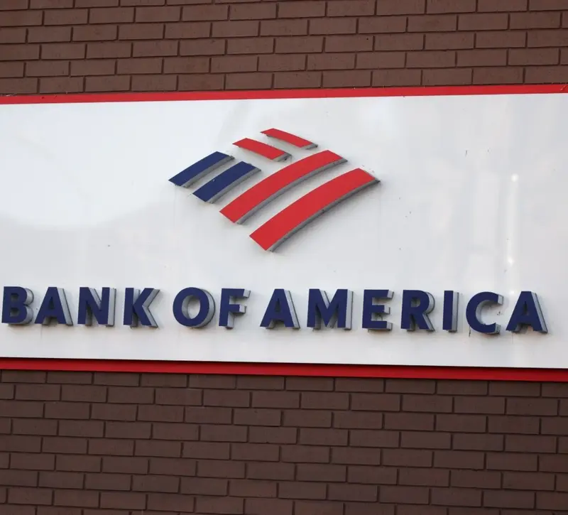 Bank of America: Πρόστιμο 1,2 δισ. δολαρίων και «βουτιά» στα έσοδα από συναλλαγές