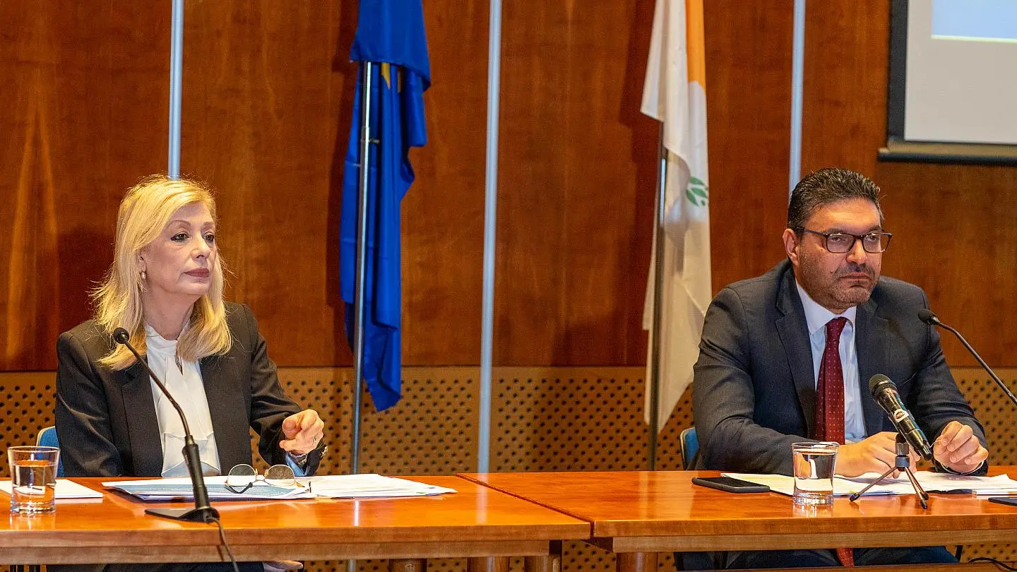 Αύριο μπαίνουν όλα στο τραπέζι για την κυπριακή οικονομία