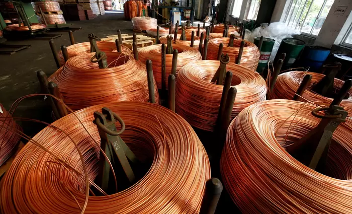 Χαλκός: Υποχωρεί προς τα 14.000 δολάρια καθώς χαλαρώνουν οι πιέσεις στην προσφορά