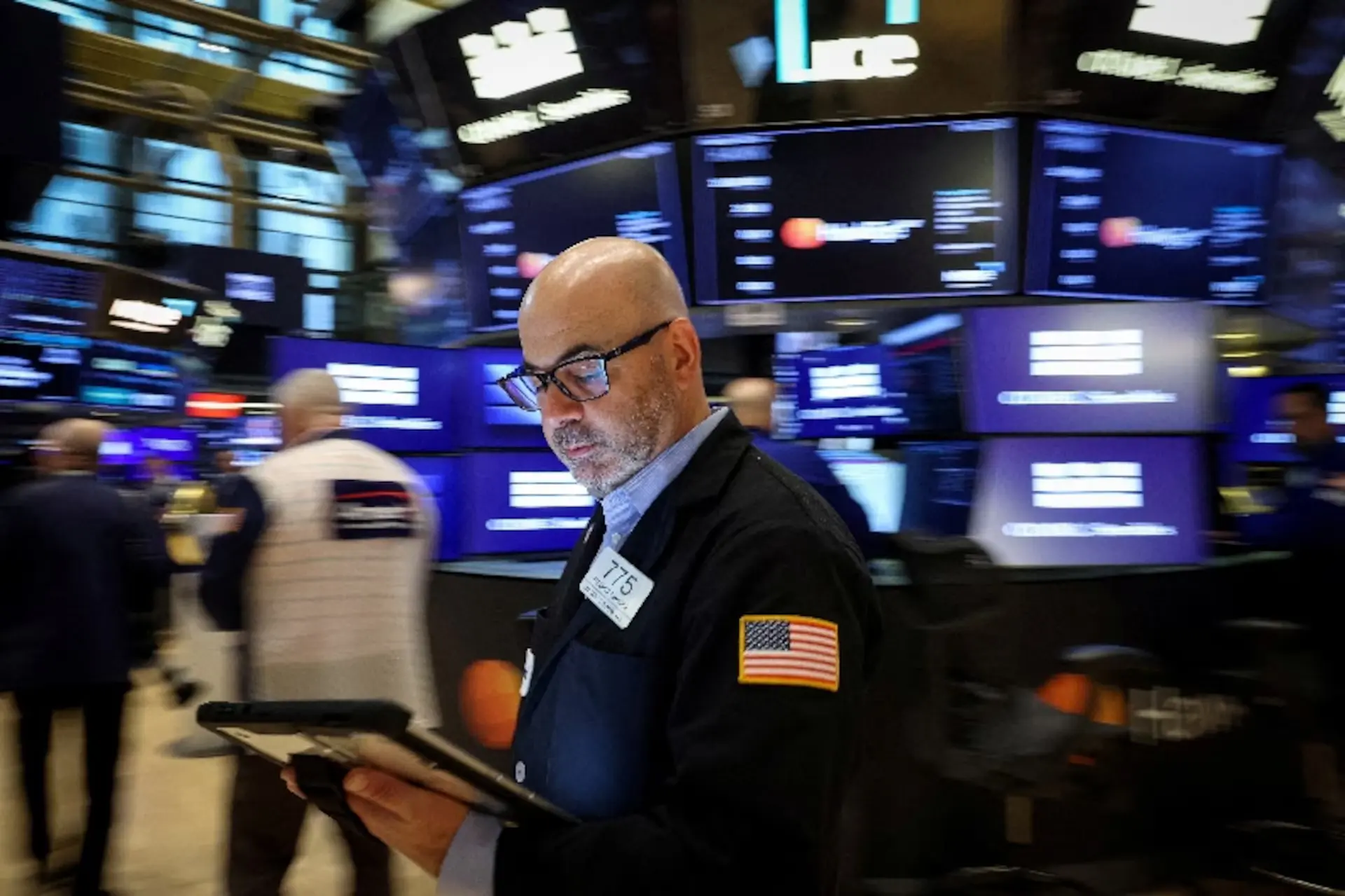 Wall Street: «Προσγείωση» από τα ιστορικά ρεκόρ – Ο πληθωρισμός και τα ομόλογα τρομάζουν τους επενδυτές