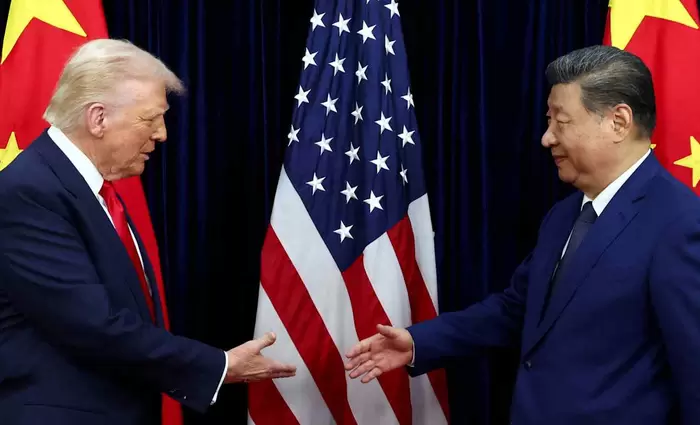 Τραμπ: Βάζει «πάγο» στο ταξίδι του στο Πεκίνο και πιέζει την Κίνα για το Ορμούζ