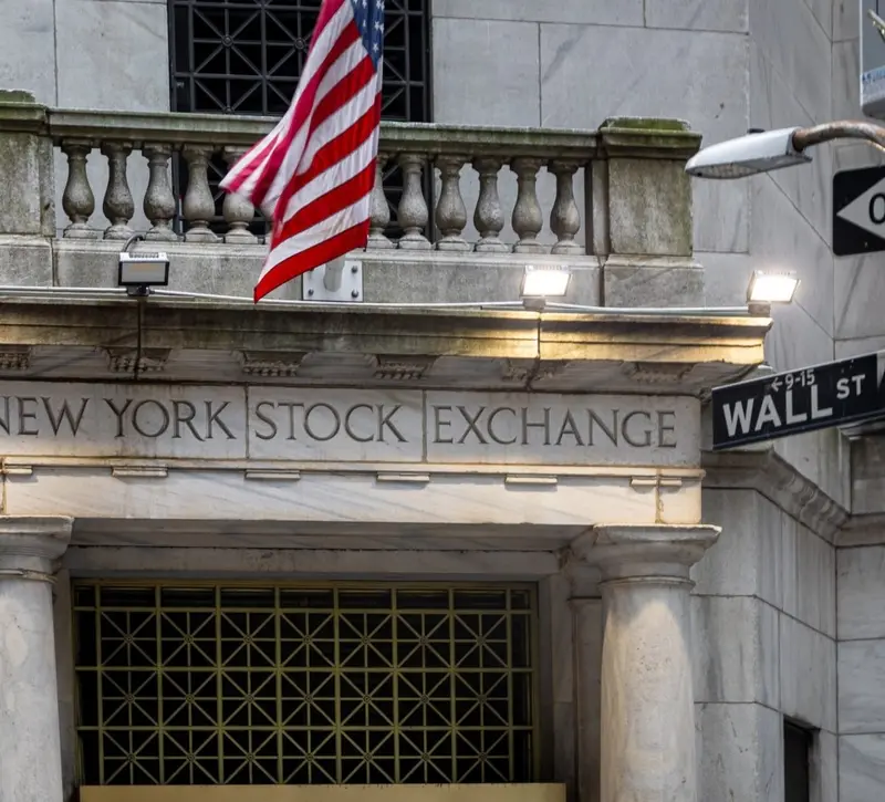 Wall Street: Σε τροχιά ανάκαμψης εν αναμονή της κρίσιμης απόφασης της Fed για τα επιτόκια