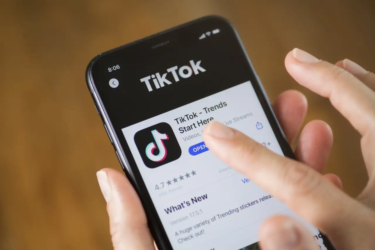 Το Λονδίνο ξεκινά έρευνα για το TikTok – Στο επίκεντρο η προστασία των παιδιών