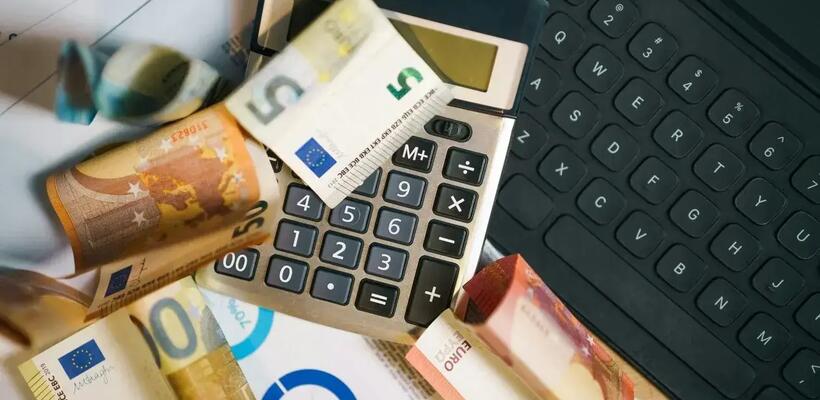 Συνεχίζονται οι διαβουλεύσεις για τη συνταξιοδοτική μεταρρύθμιση - Στο τραπέζι εναλλακτικές για την αναλογιστική μείωση 12%