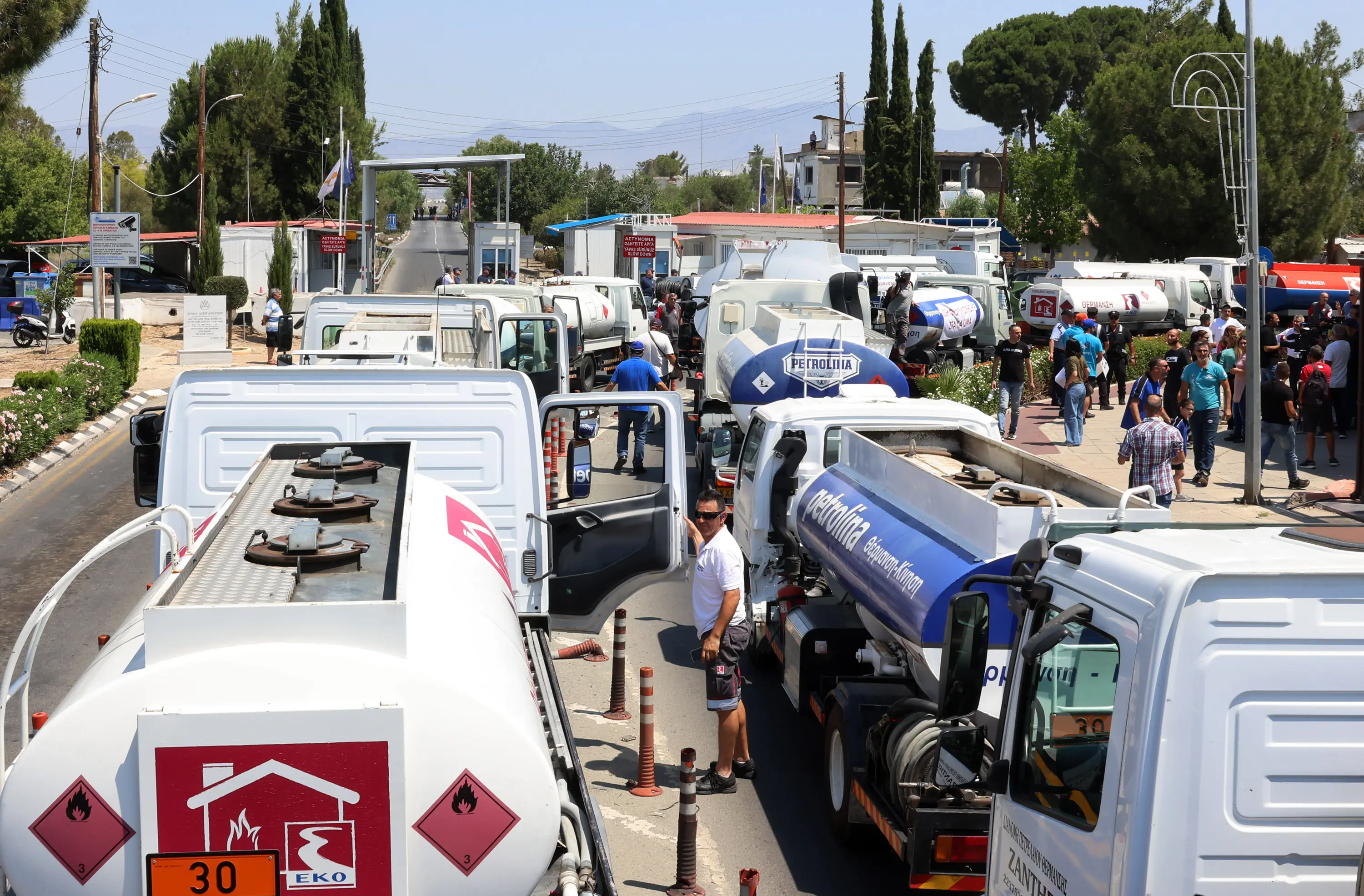 Στο περίμενε για επιστροφή φόρου οι πρατηριούχοι – Βράζουν και για τα βυτιοφόρα
