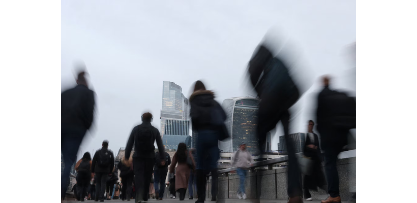 Βρετανία: Ανθεκτική η αγορά εργασίας πριν την κρίσιμη απόφαση για τα επιτόκια