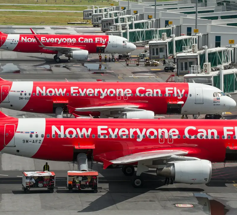 AirAsia: Καταρρέει η μετοχή της λόγω του κόστους καυσίμων – Πουλά νέα αεροσκάφη για ρευστότητα