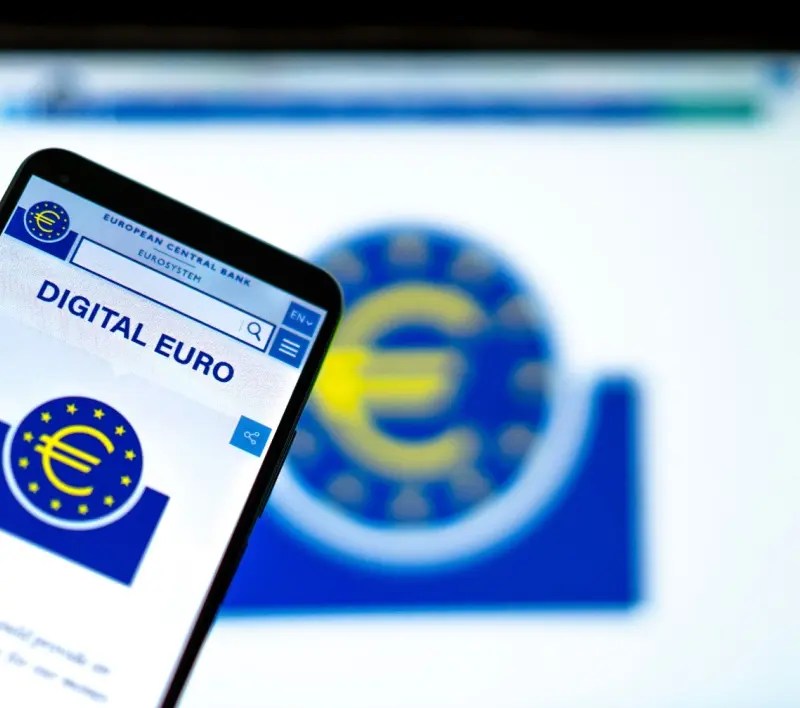 Έξι στους δέκα δηλώνουν άγνοια για το ψηφιακό ευρώ – Τι δείχνει έρευνα της ΚΤΚ