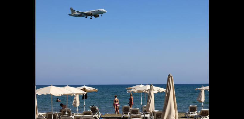 Βουτιά τουριστών και τον Απρίλιο – Στο -18% οι αφίξεις το πρώτο 4μηνο