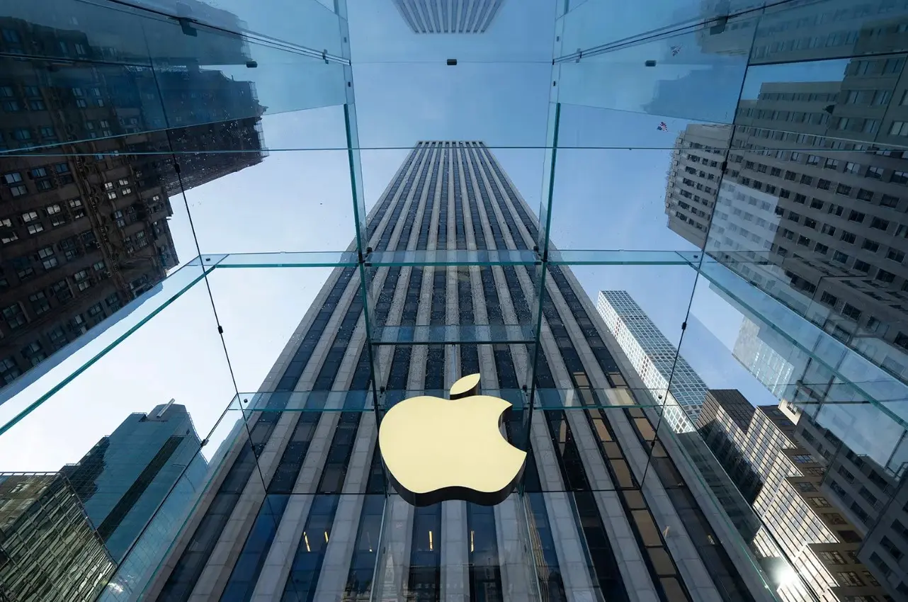 Apple: Οι αντιμονοπωλιακές επιθέσεις αρχίζουν να επηρεάζουν τον κλάδο υπηρεσιών της