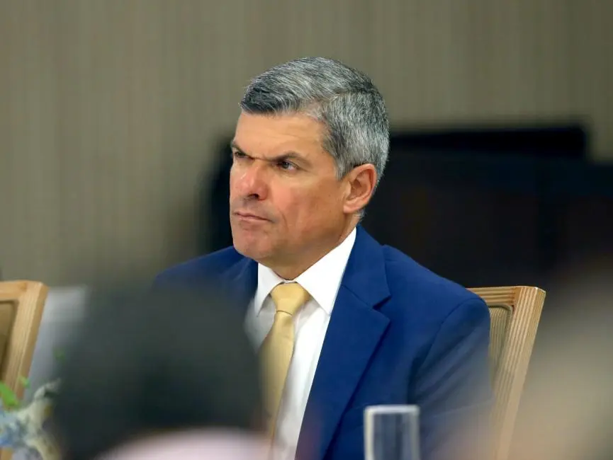 «Εφευρετική αναλήθεια» η αύξηση 9% στο ρεύμα λέει ο Παπαναστασίου