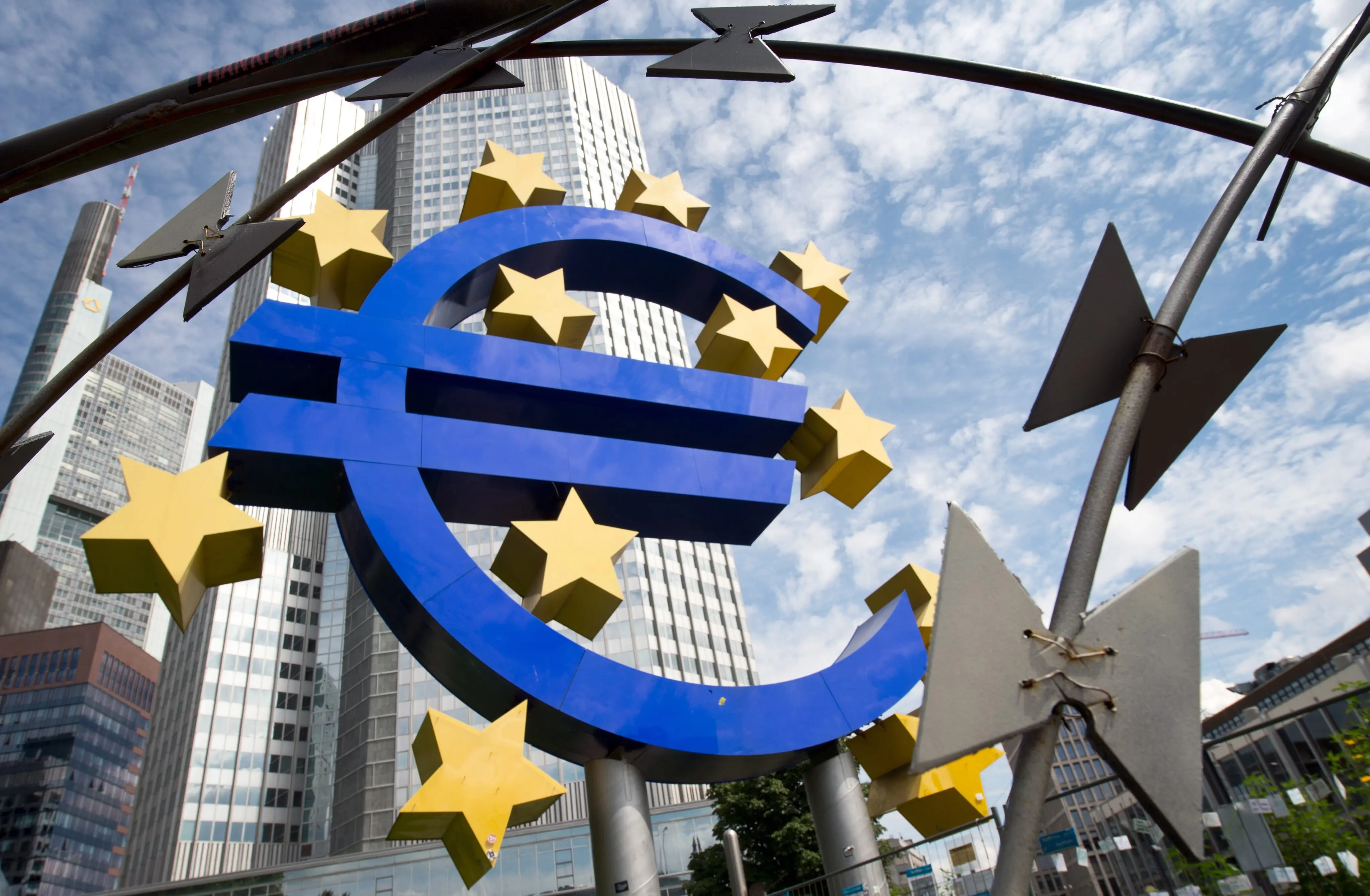 Ιστορική βουτιά 12,1% στην οικονομία της Ευρωζώνης