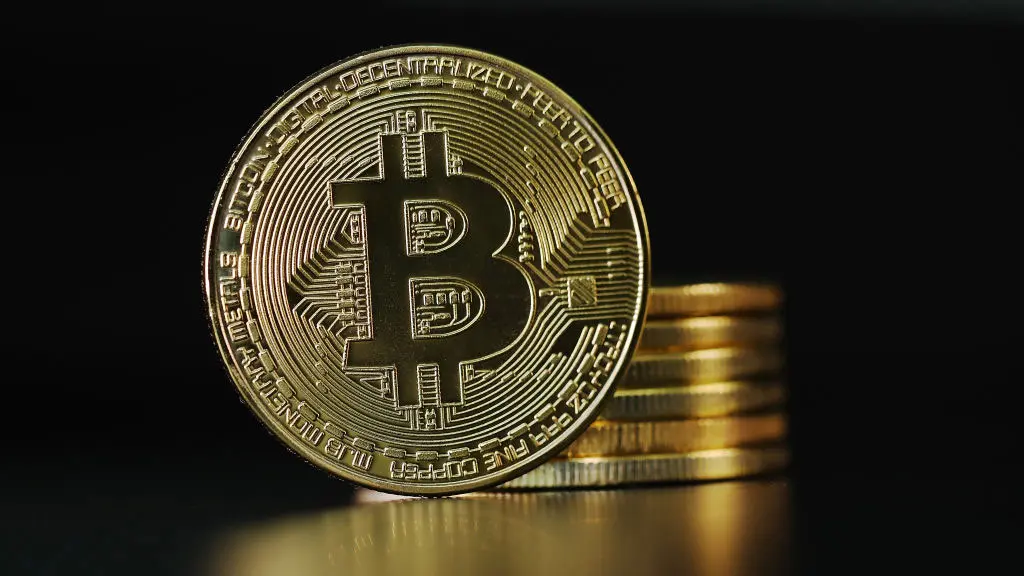 Bitcoin: Σκαρφάλωσε πάνω από 82.000 δολ. με ώθηση από το πετρέλαιο