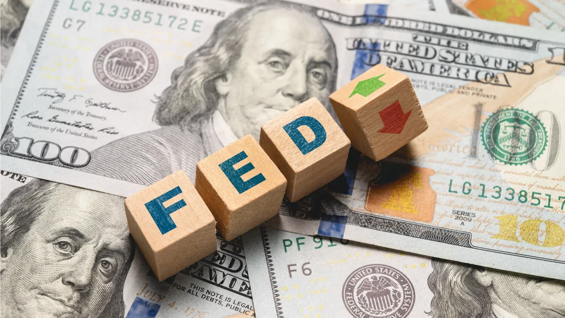 Fed: Δεν θα μειώσει τα επιτόκια φέτος – Η δημοσκόπηση του Reuters