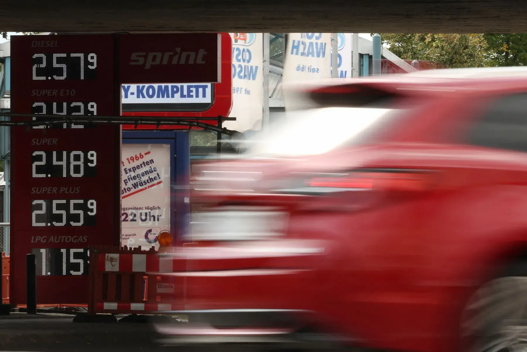 Γερμανία: Μείωσε τον φόρο στα καύσιμα και ετοιμάζει πλαφόν στις τιμές