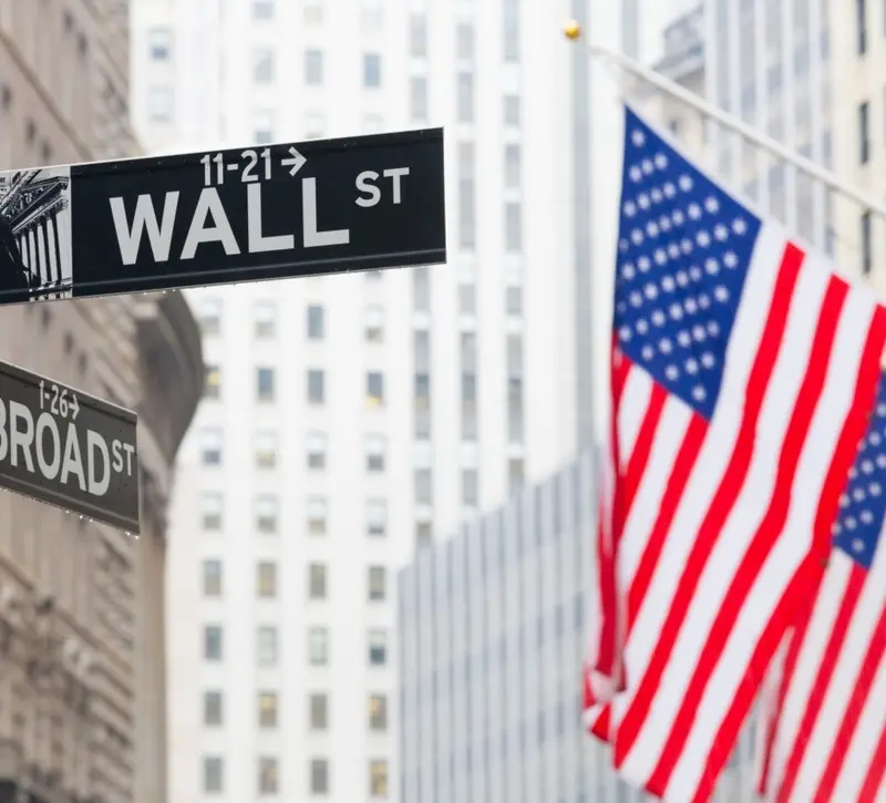 Παραμένει στο «κόκκινο» η Wall Street – Χάνονται κρίσιμα τεχνικά στηρίγματα