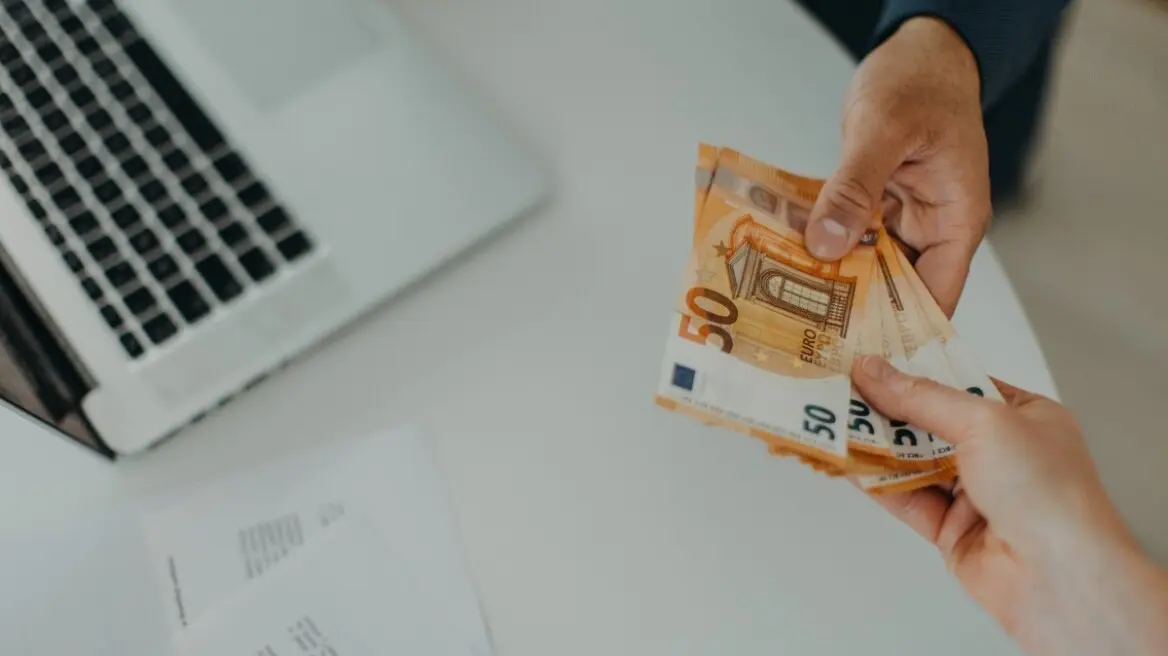 Στα €2.591 ο μέσος μισθός στην Κύπρο το 2025 - Στα €1.953 η διάμεση μηνιαία αμοιβή