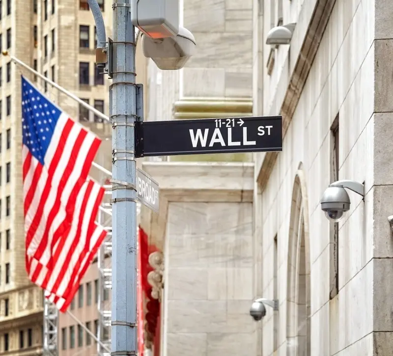 Wall Street: Ισχυρή αντίδραση μετά το τεχνολογικό sell off – Στο επίκεντρο τα αποτελέσματα Meta και Tesla