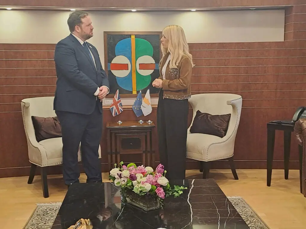 Ο Υφ. Εξωτερικών Βρετανίας διαβεβαιώνει ότι η Κύπρος θεωρείται ασφαλής χώρα