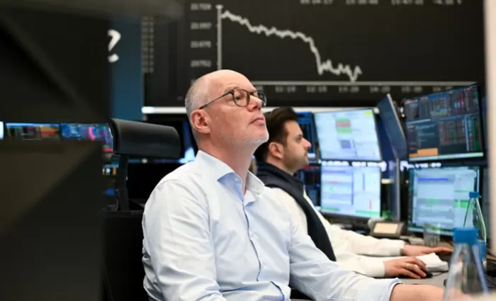 Υποχωρούν οι ευρωαγορές από τον αντίκτυπο της κλιμάκωσης στη Μέση Ανατολή – Απώλειες 1,5% για Stoxx 600 και DAX