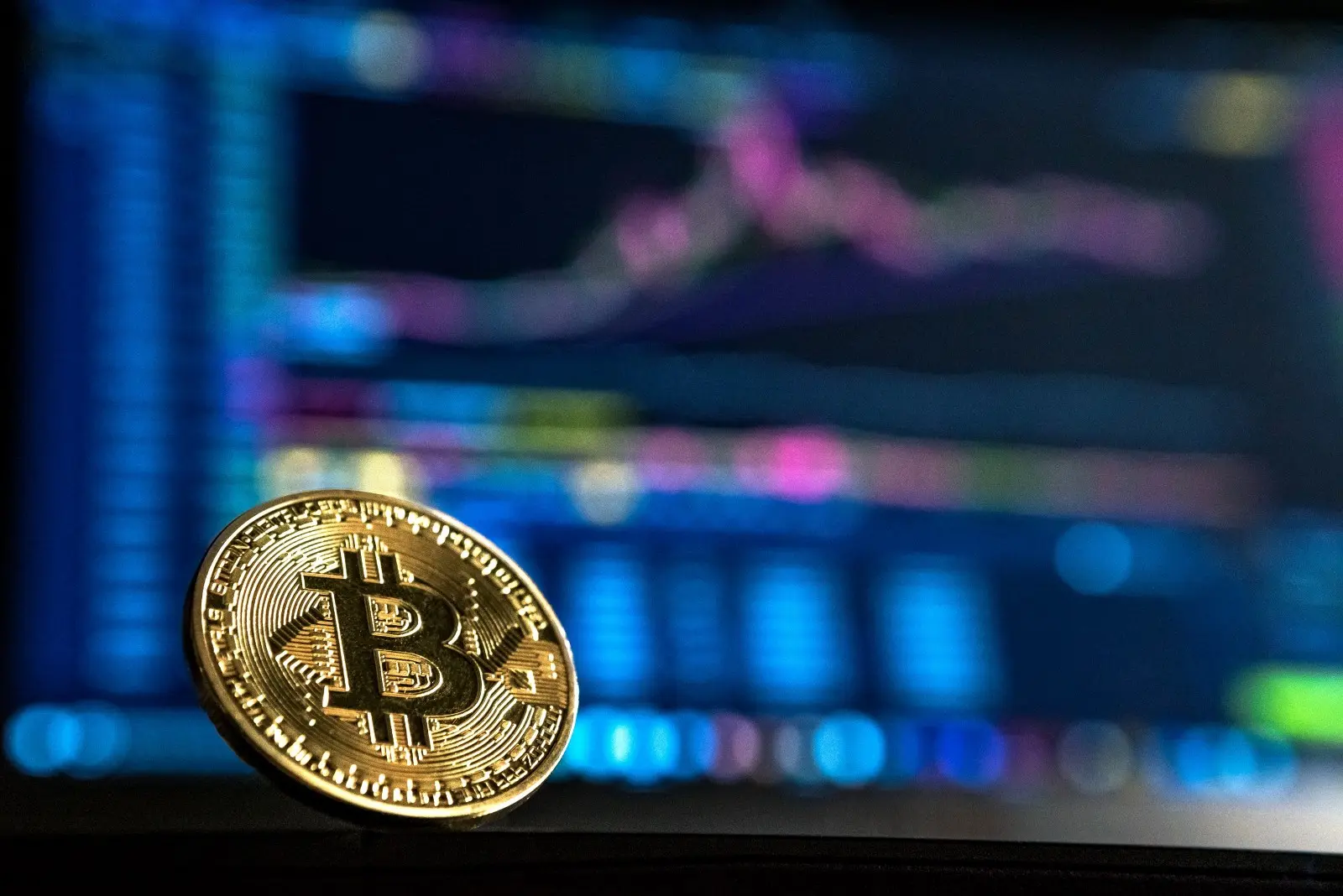 Τα χρηματιστήρια πέφτουν, τα κρυπτονομίσματα σκαρφαλώνουν
