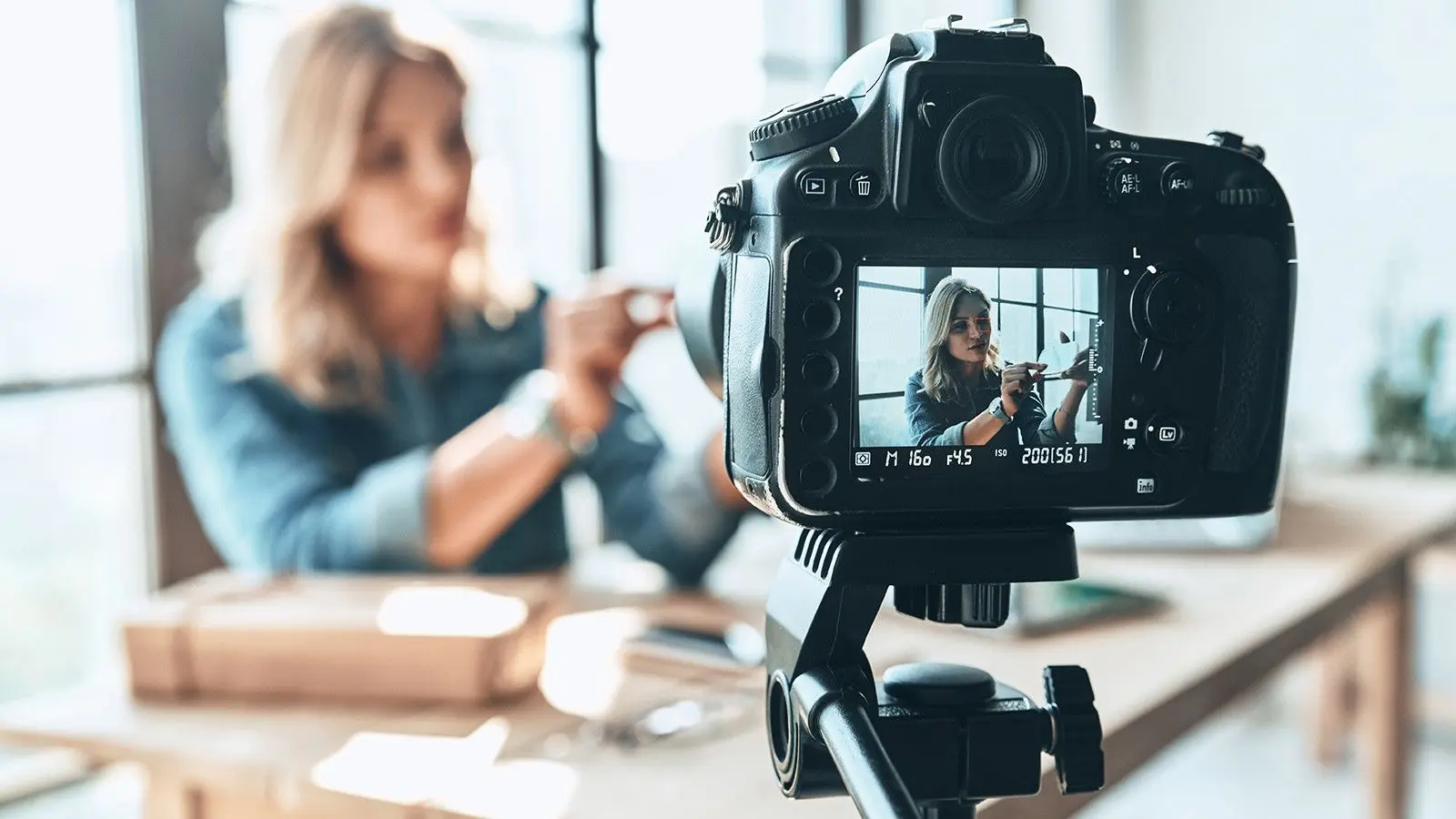 Πόσα κερδίζουν οι influencers από τα social media;