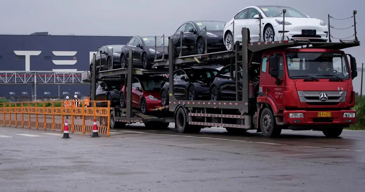 Η Tesla δέχεται επικρίσεις για τον εκθεσιακό χώρο στην Κίνα
